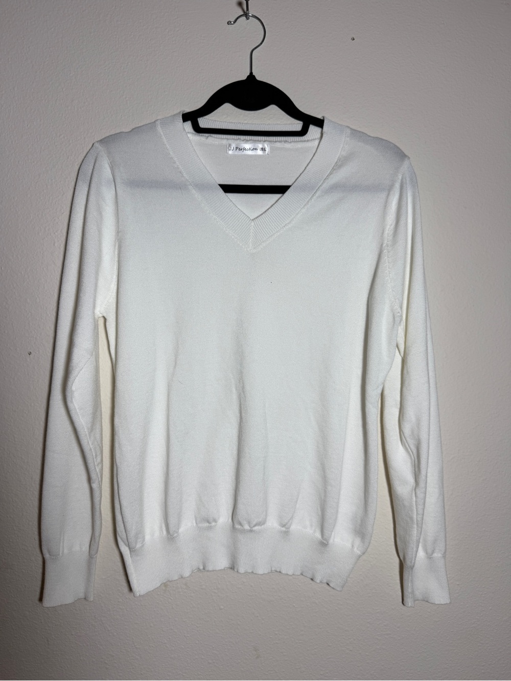 JJ Perfection Womens White V-Neck Sweater Size L Fits M Rayon Blend Lightweight